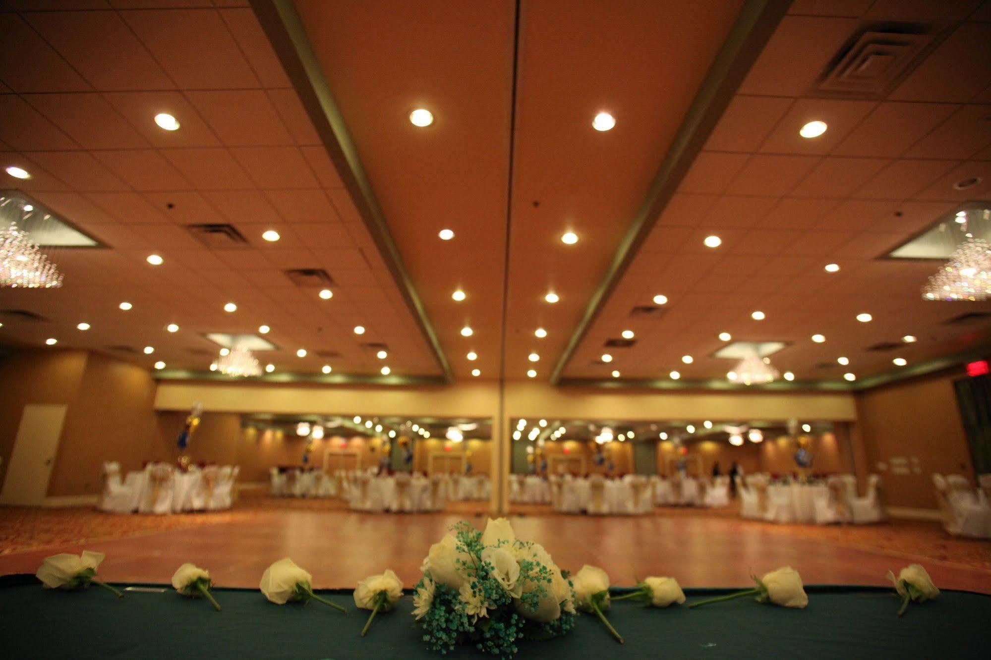 E Hotel Banquet & Conference Center Edison Restaurant foto